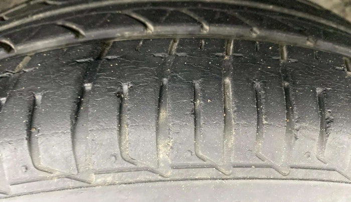 2018 Tata Tiago XZ PETROL, Petrol, Manual, 30,209 km, Right Front Tyre Tread