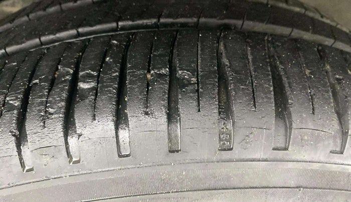 2018 Tata Tiago XZ PETROL, Petrol, Manual, 30,209 km, Left Front Tyre Tread