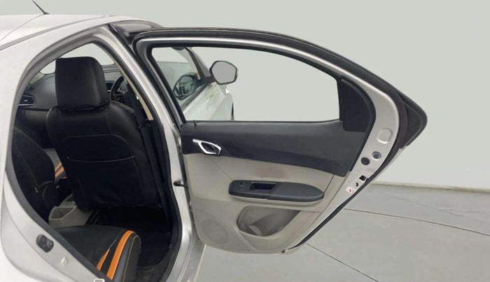 2018 Tata Tiago XZ PETROL, Petrol, Manual, 30,209 km, RHS Rear Door