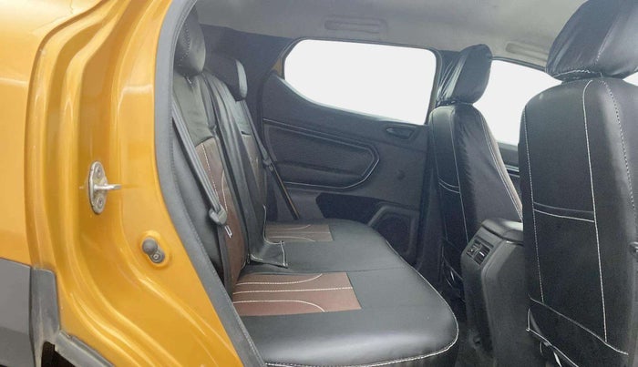 2022 Renault Kiger RXZ MT DUAL TONE, Petrol, Manual, 15,883 km, Right Side Rear Door Cabin