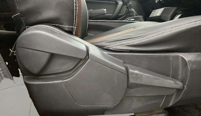 2022 Renault Kiger RXZ MT DUAL TONE, Petrol, Manual, 15,883 km, Driver Side Adjustment Panel