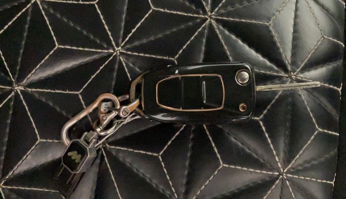 2022 Tata NEXON XMA SUNROOF PETROL, Petrol, Automatic, 41,512 km, Key Close Up