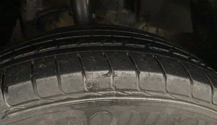 2022 Tata NEXON XMA SUNROOF PETROL, Petrol, Automatic, 41,512 km, Right Front Tyre Tread