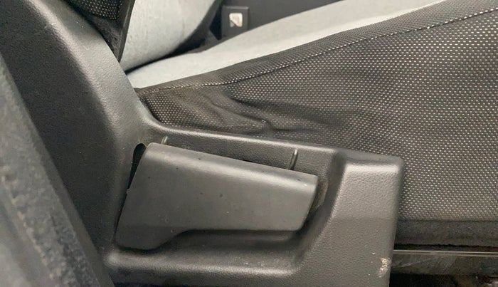 2022 Renault Kiger RXE MT, Petrol, Manual, 39,361 km, Driver Side Adjustment Panel