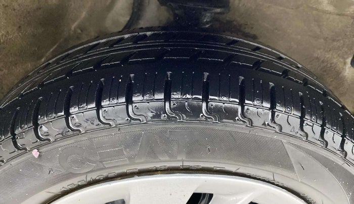 2014 Maruti Alto K10 VXI, Petrol, Manual, 1,41,879 km, Right Front Tyre Tread