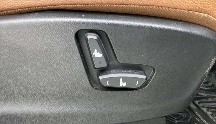 2020 MG HECTOR PLUS SHARP 1.5 PETROL TURBO CVT 6-STR, Petrol, Automatic, 50,365 km, Driver Side Adjustment Panel