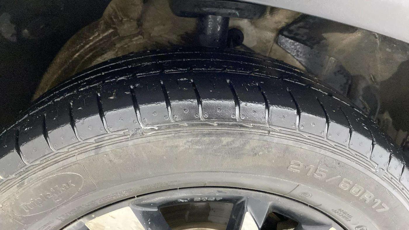 2020 MG HECTOR PLUS SHARP 1.5 PETROL TURBO DCT 6-STR, Petrol, Automatic, 50,447 km, Right Front Tyre Tread