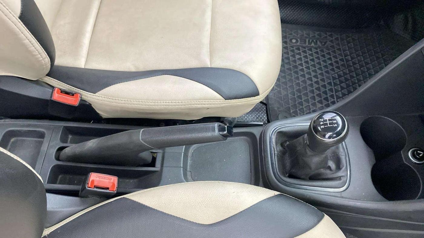 2019 Volkswagen Ameo TRENDLINE 1.0L, Petrol, Manual, 93,378 km, Gear Lever