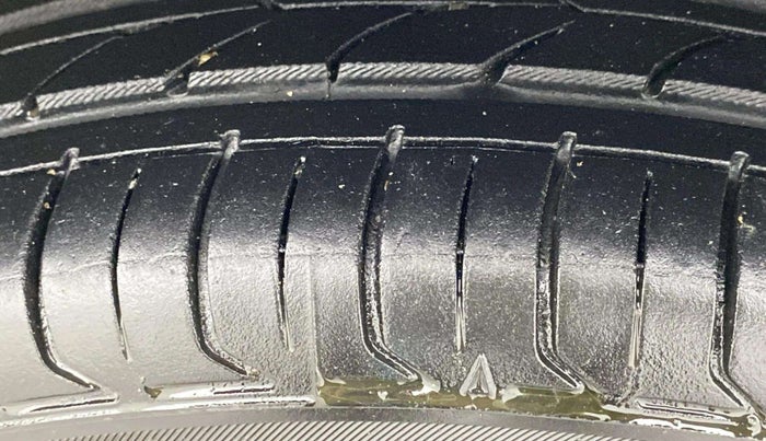 2019 Volkswagen Ameo TRENDLINE 1.0L, Petrol, Manual, 93,309 km, Left Front Tyre Tread