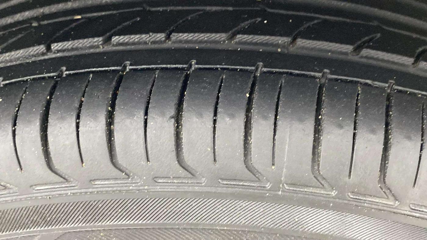2019 Volkswagen Ameo TRENDLINE 1.0L, Petrol, Manual, 93,378 km, Right Front Tyre Tread