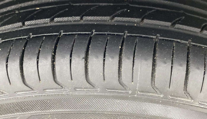 2019 Volkswagen Ameo TRENDLINE 1.0L, Petrol, Manual, 93,309 km, Right Front Tyre Tread