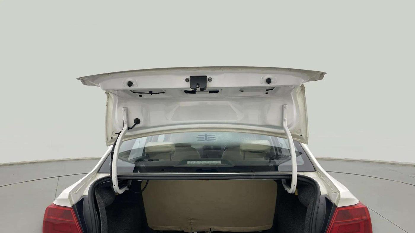 2019 Volkswagen Ameo TRENDLINE 1.0L, Petrol, Manual, 93,378 km, Boot Door Open