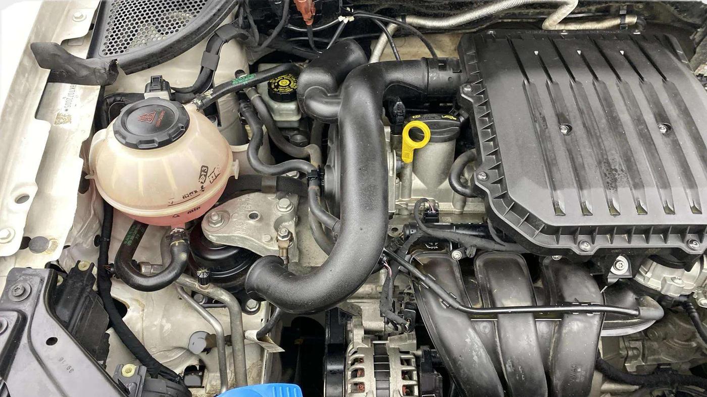 2019 Volkswagen Ameo TRENDLINE 1.0L, Petrol, Manual, 93,378 km, Engine View - Right