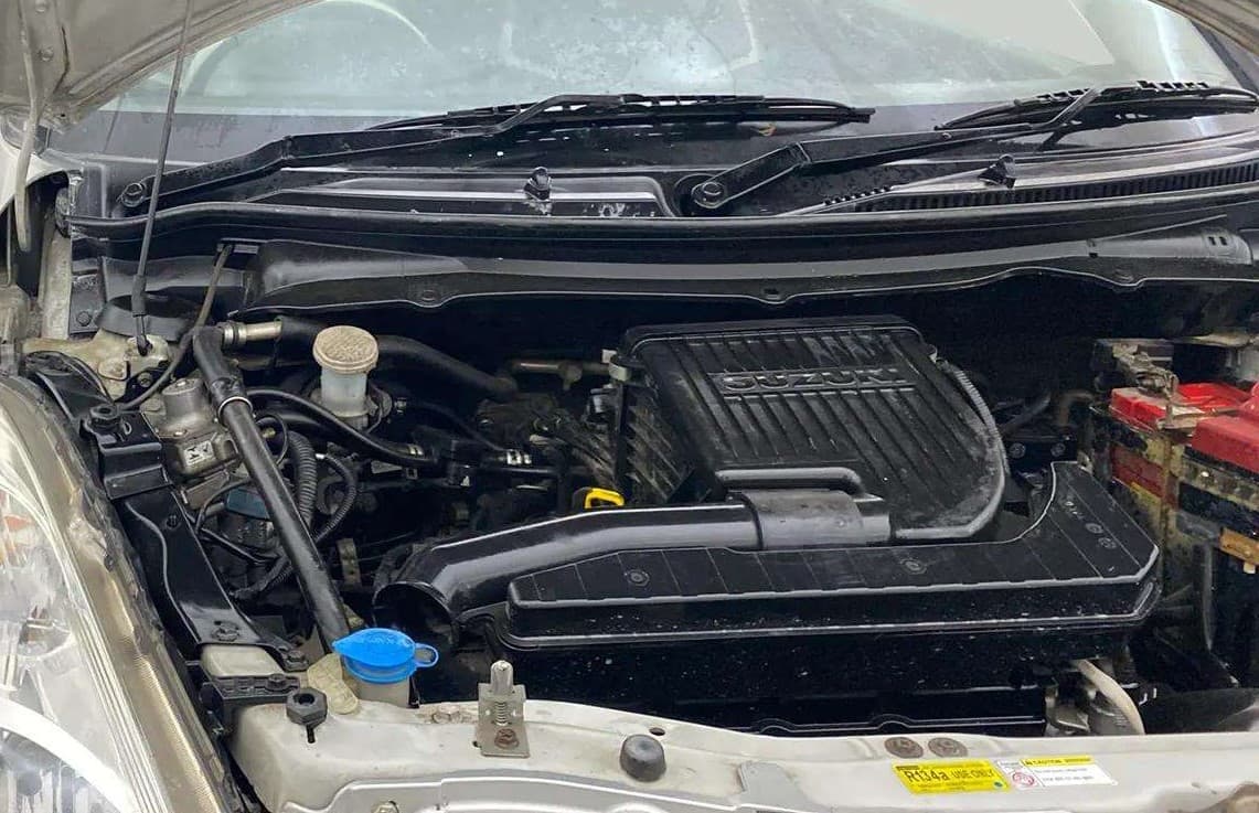 2017 Maruti Swift VXI, CNG, Manual, 62,168 km, Engine View - Right