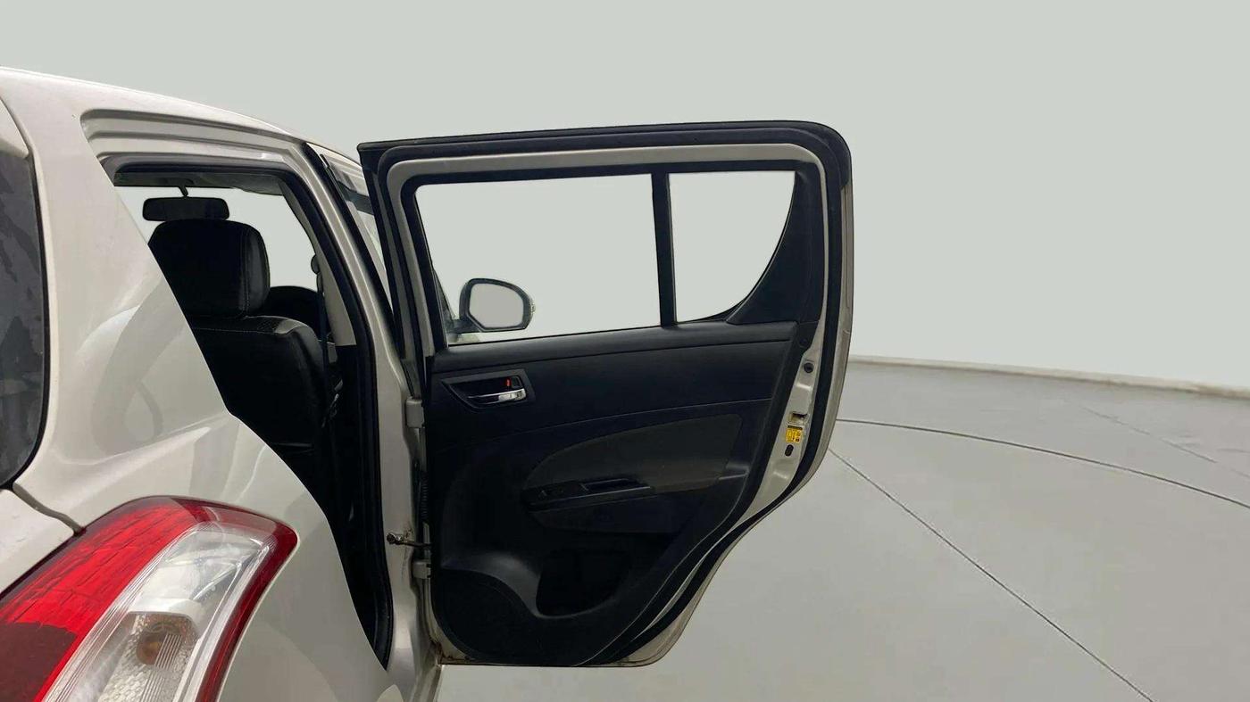 2017 Maruti Swift VXI, CNG, Manual, 62,168 km, RHS Rear Door