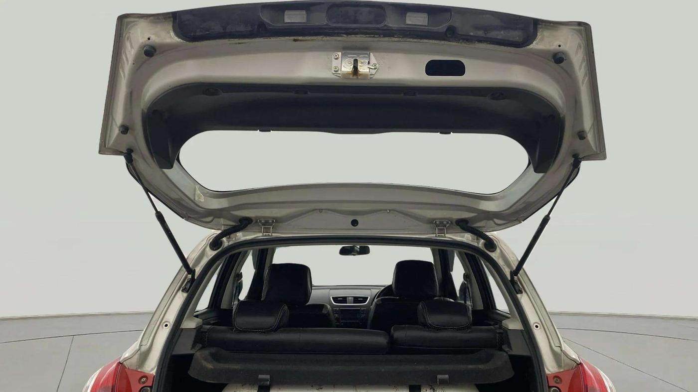 2017 Maruti Swift VXI, CNG, Manual, 62,168 km, Boot Door Open