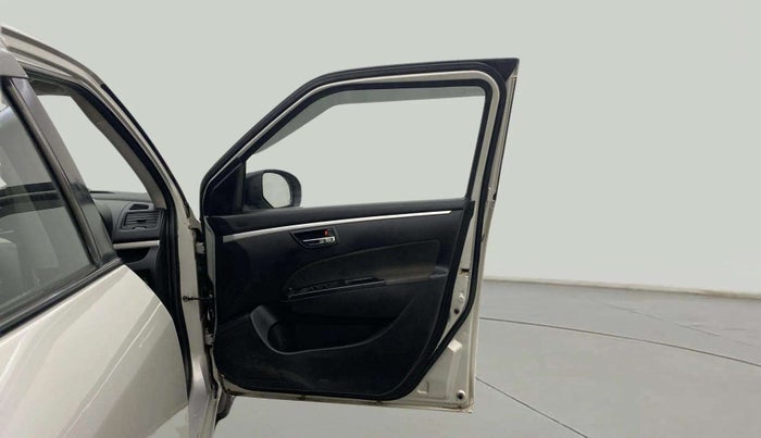 2017 Maruti Swift VXI, CNG, Manual, 62,168 km, RHS Front Door