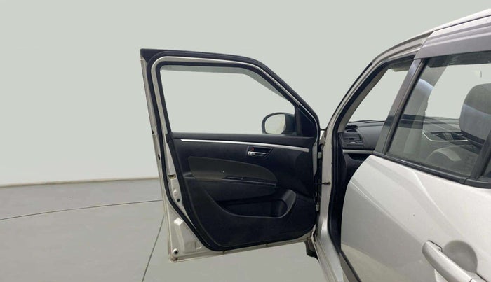 2017 Maruti Swift VXI, CNG, Manual, 62,168 km, LHS Front Door