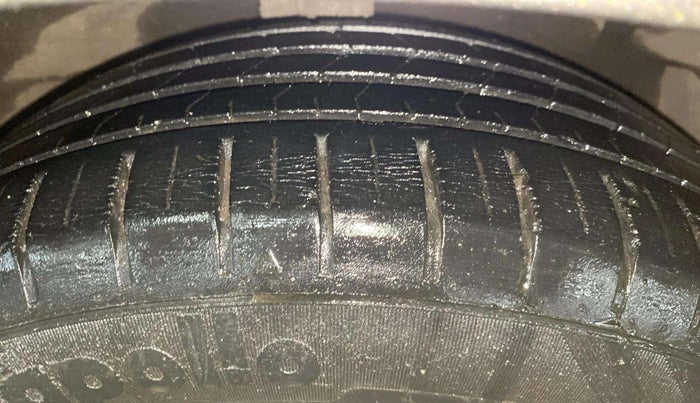 2019 Maruti Ciaz ALPHA 1.5 SHVS PETROL, Petrol, Manual, 51,661 km, Right Front Tyre Tread