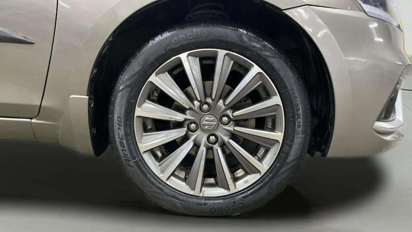 2019 Maruti Ciaz ALPHA 1.5 SHVS PETROL, Petrol, Manual, 51,661 km, Right Front Wheel