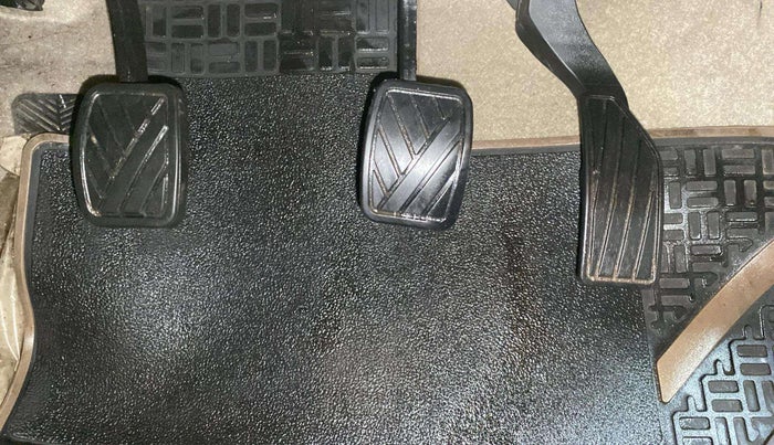 2019 Maruti Ciaz ALPHA 1.5 SHVS PETROL, Petrol, Manual, 51,661 km, Pedals