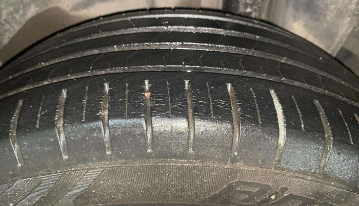 2019 Maruti Ciaz ALPHA 1.5 SHVS PETROL, Petrol, Manual, 51,661 km, Left Rear Tyre Tread