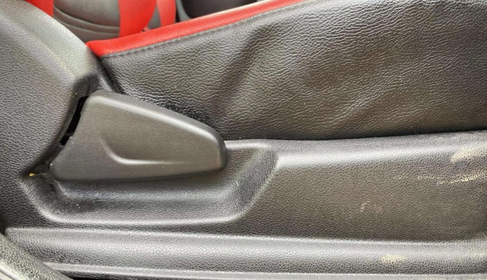 2019 Renault Kwid RXT 1.0 AMT (O), Petrol, Automatic, 36,775 km, Driver Side Adjustment Panel