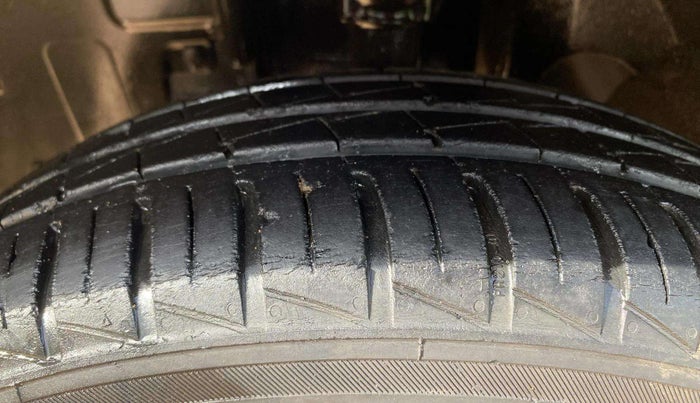 2019 Renault Kwid RXT 1.0 AMT (O), Petrol, Automatic, 36,775 km, Left Front Tyre Tread
