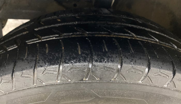 2021 Maruti Ertiga VXI SHVS, Petrol, Manual, 1,09,947 km, Left Front Tyre Tread