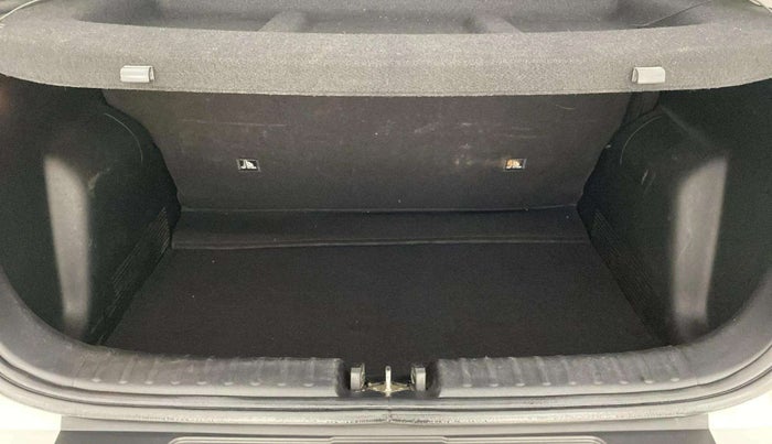 2022 KIA SONET HTX 1.5 AT, Diesel, Automatic, 69,252 km, Boot Inside