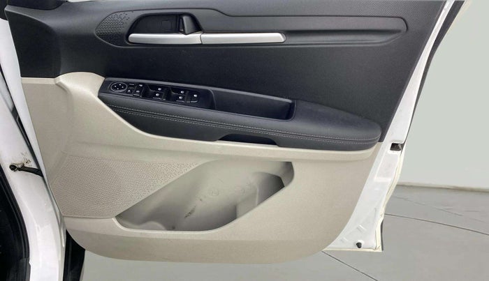 2022 KIA SONET HTX 1.5 AT, Diesel, Automatic, 69,252 km, Driver Side Door Panels Control