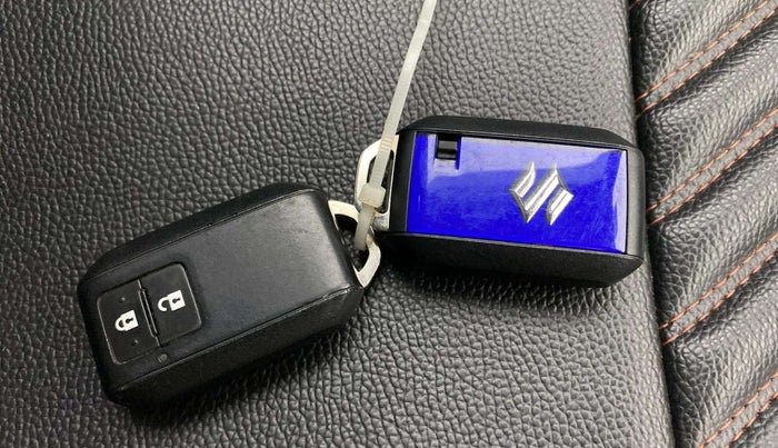 2023 Maruti Swift ZXI PLUS AMT DUAL TONE, Petrol, Automatic, 17,840 km, Key Close Up