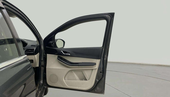 2022 Tata Tiago XZ PLUS CNG, CNG, Manual, 54,724 km, RHS Front Door