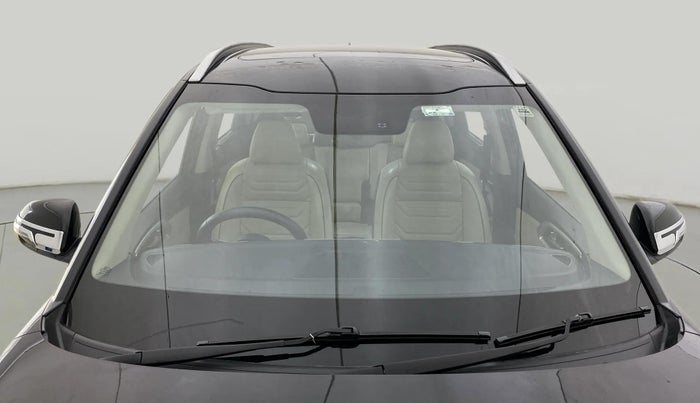 2022 KIA CARENS LUXURY PLUS 1.4 PETROL 7 STR, Petrol, Manual, 28,902 km, Front Windshield