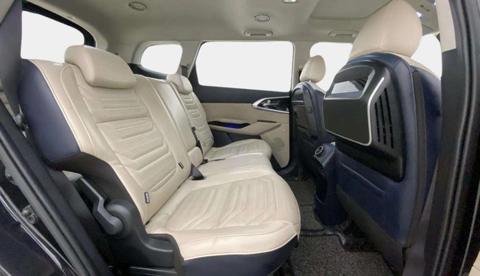 2022 KIA CARENS LUXURY PLUS 1.4 PETROL 7 STR, Petrol, Manual, 28,902 km, Right Side Rear Door Cabin