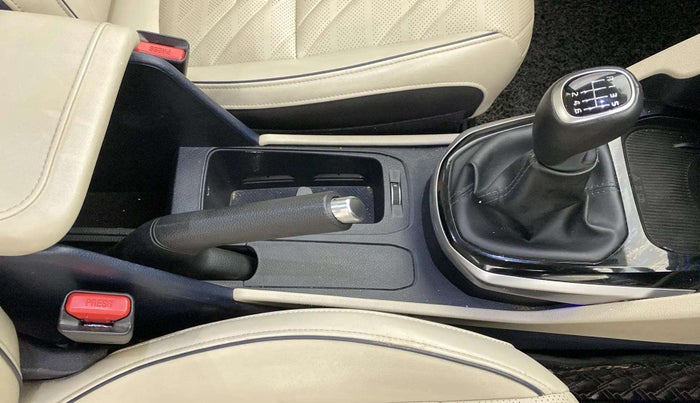 2022 KIA CARENS LUXURY PLUS 1.4 PETROL 7 STR, Petrol, Manual, 28,902 km, Gear Lever