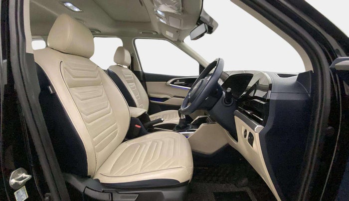 2022 KIA CARENS LUXURY PLUS 1.4 PETROL 7 STR, Petrol, Manual, 28,902 km, Right Side Front Door Cabin