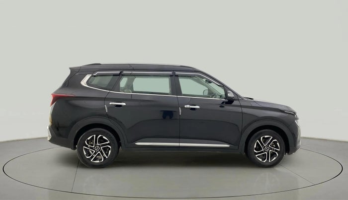 2022 KIA CARENS LUXURY PLUS 1.4 PETROL 7 STR, Petrol, Manual, 28,902 km, Right Side View