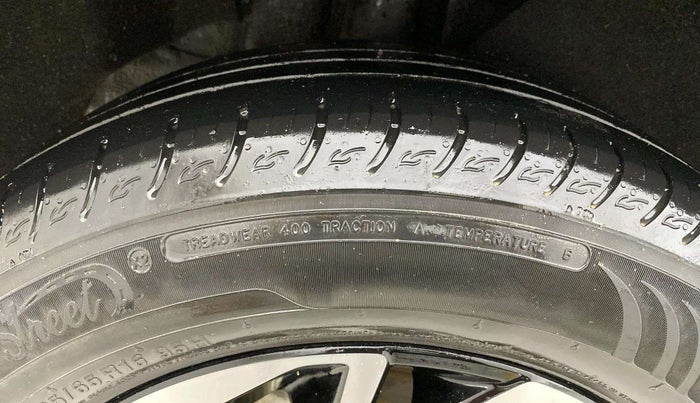 2022 KIA CARENS LUXURY PLUS 1.4 PETROL 7 STR, Petrol, Manual, 28,902 km, Right Rear Tyre Tread