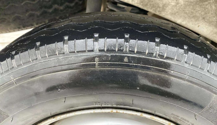 2019 Maruti Eeco 5 STR WITH A/C+HTR, CNG, Manual, 50,404 km, Right Rear Tyre Tread