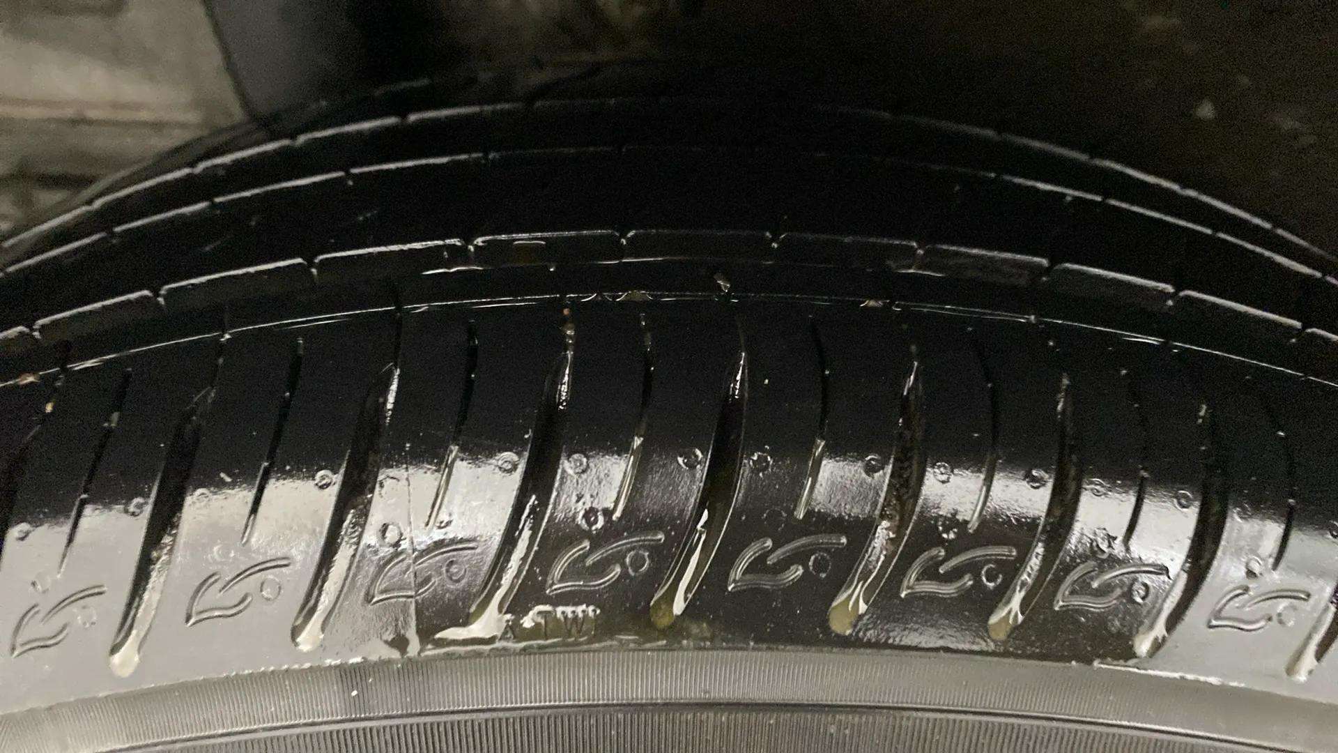 RHS-Rear-Tyre-Tread-19