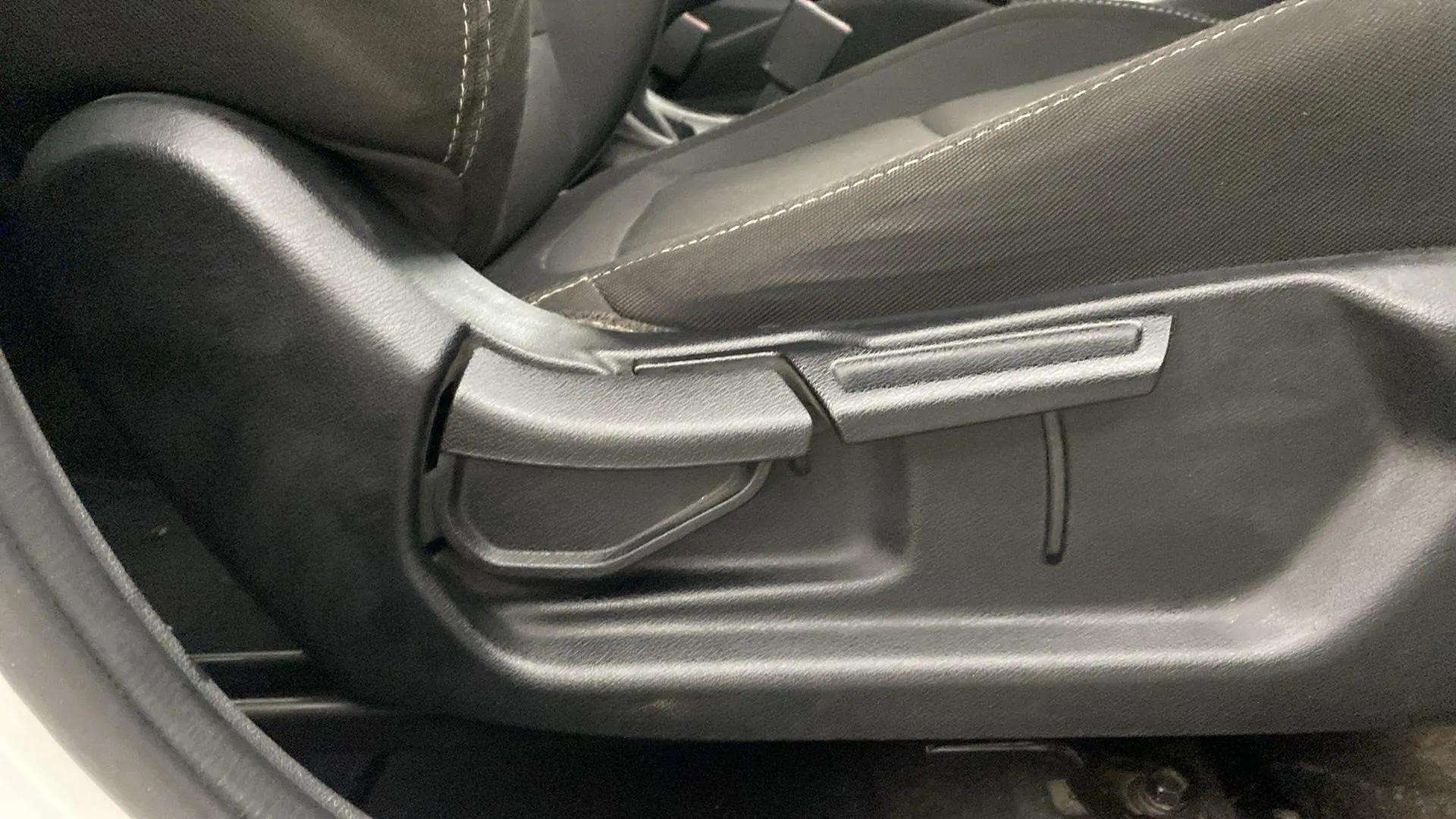 Driver-side-adjustment-panel-40