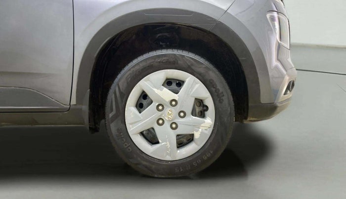 2021 Hyundai VENUE S 1.2, Petrol, Manual, 69,014 km, Right Front Wheel