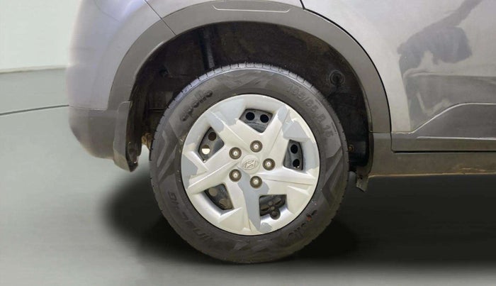2021 Hyundai VENUE S 1.2, Petrol, Manual, 69,014 km, Right Rear Wheel