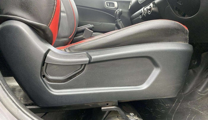 2021 Hyundai VENUE S 1.2, Petrol, Manual, 69,014 km, Driver Side Adjustment Panel