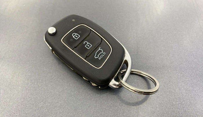 2021 Hyundai VENUE S 1.2, Petrol, Manual, 69,014 km, Key Close Up