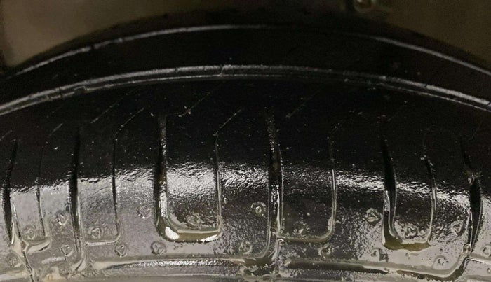 2018 Maruti Celerio LXI, Petrol, Manual, 69,592 km, Left Front Tyre Tread
