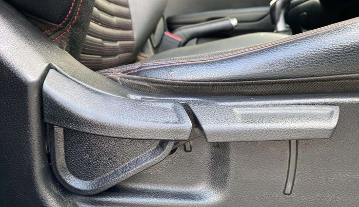 2022 KIA SONET GTX PLUS 1.0 IMT, Petrol, Manual, 31,381 km, Driver Side Adjustment Panel