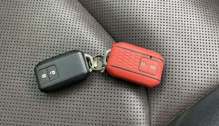2023 Maruti Grand Vitara ALPHA SMART HYBRID ALLGRIP, Petrol, Manual, 77,233 km, Key Close Up