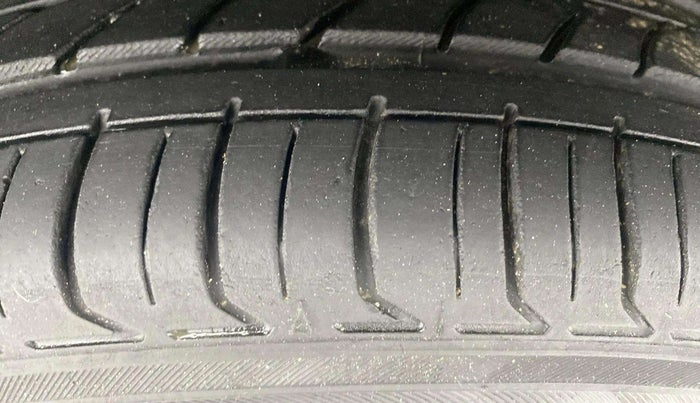 2021 Maruti Ciaz ZETA 1.5 SHVS MT PETROL, Petrol, Manual, 28,146 km, Left Front Tyre Tread